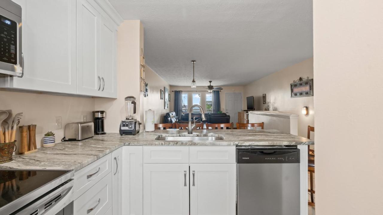 Pet Friendly Townhome With Gulf Views And Hot Tub Right Across From Beach And Schooners Panama City Beach Esterno foto